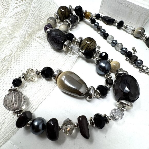 Cokie Lee Multi-Stone/ Glass Beaded Necklace With Silver Accents & Extension - Picture 2 of 10